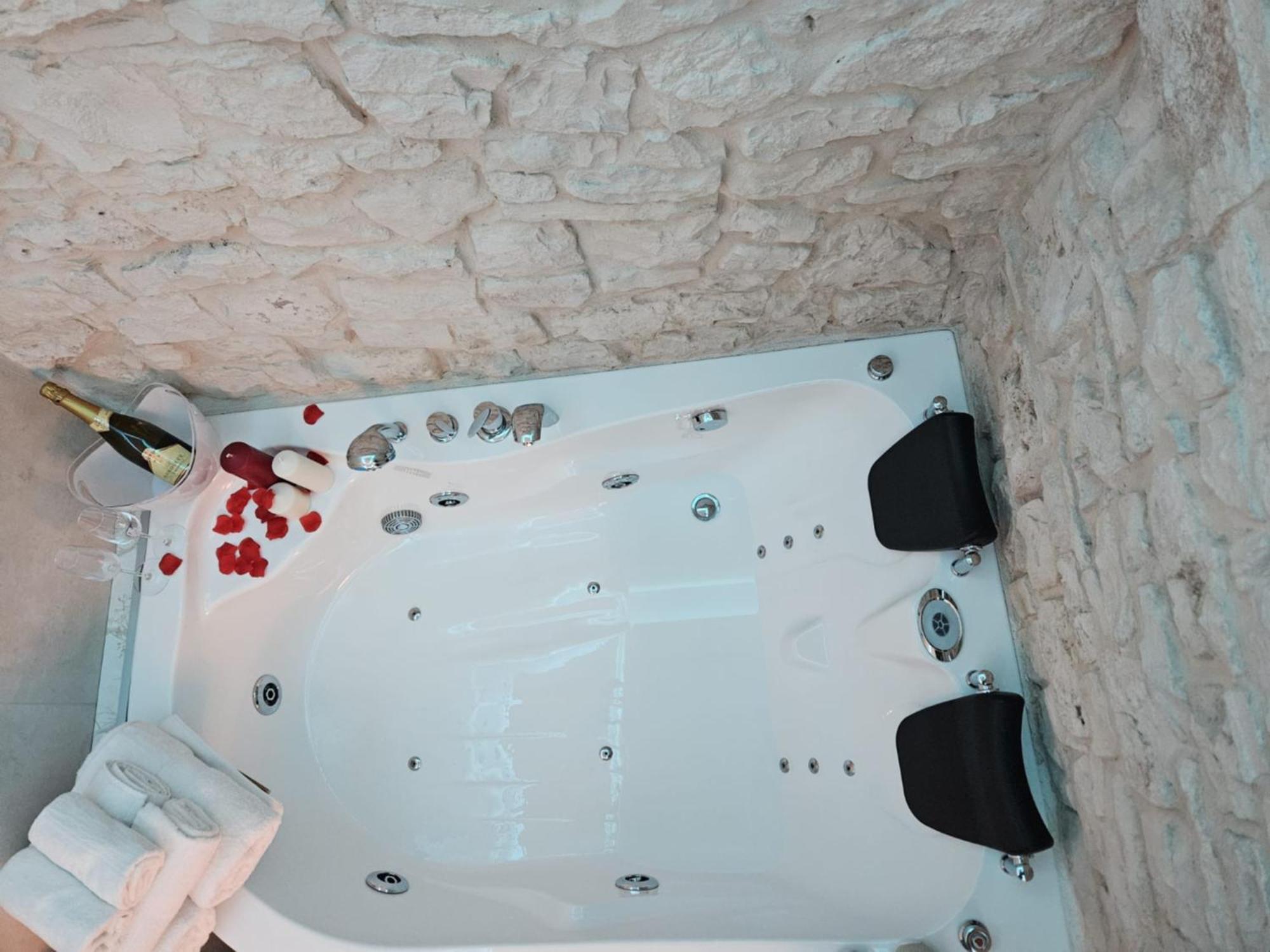 Luxuite Spa Con Piscina E Jacuzzi Alberobello Exteriér fotografie